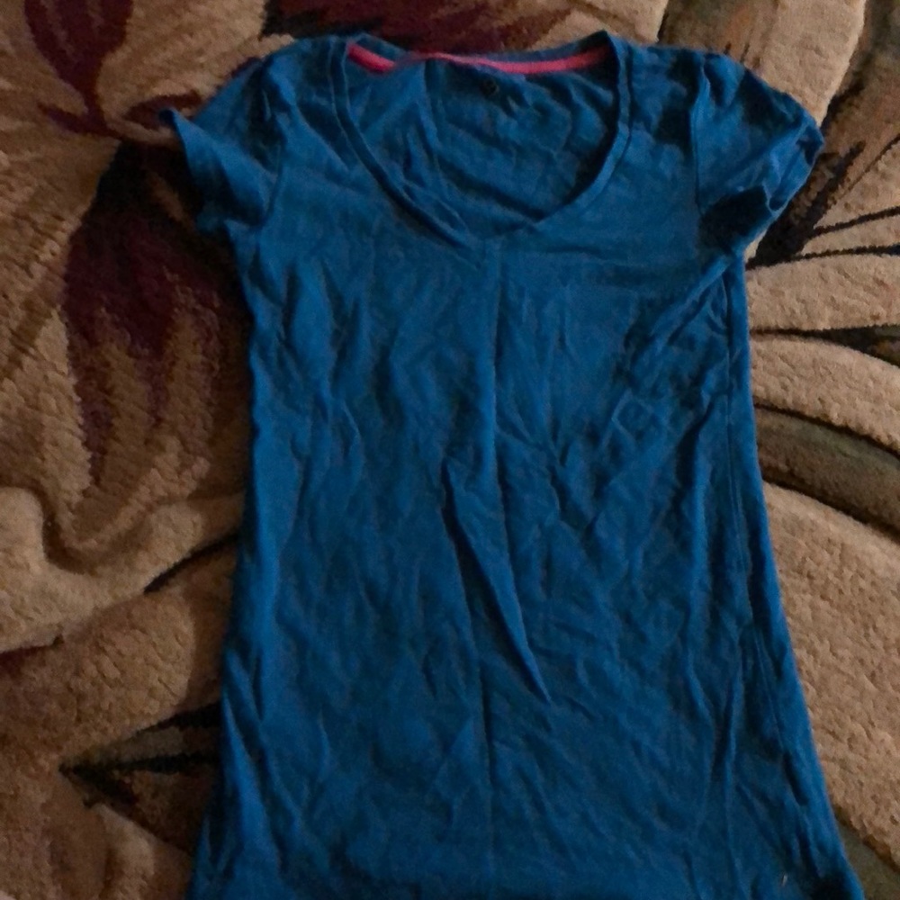 Short sleeve blue T-shirt.